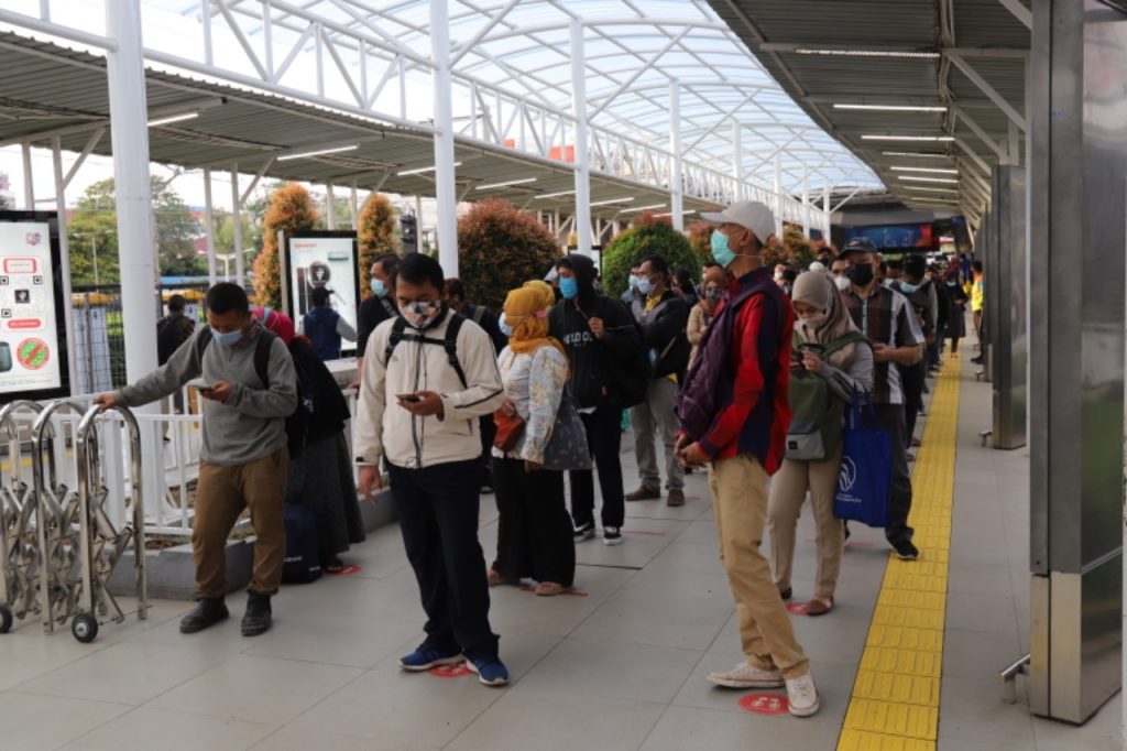 Pengguna di Stasiun Bogor